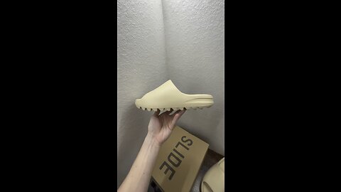 yeezy slide 2022 - bone