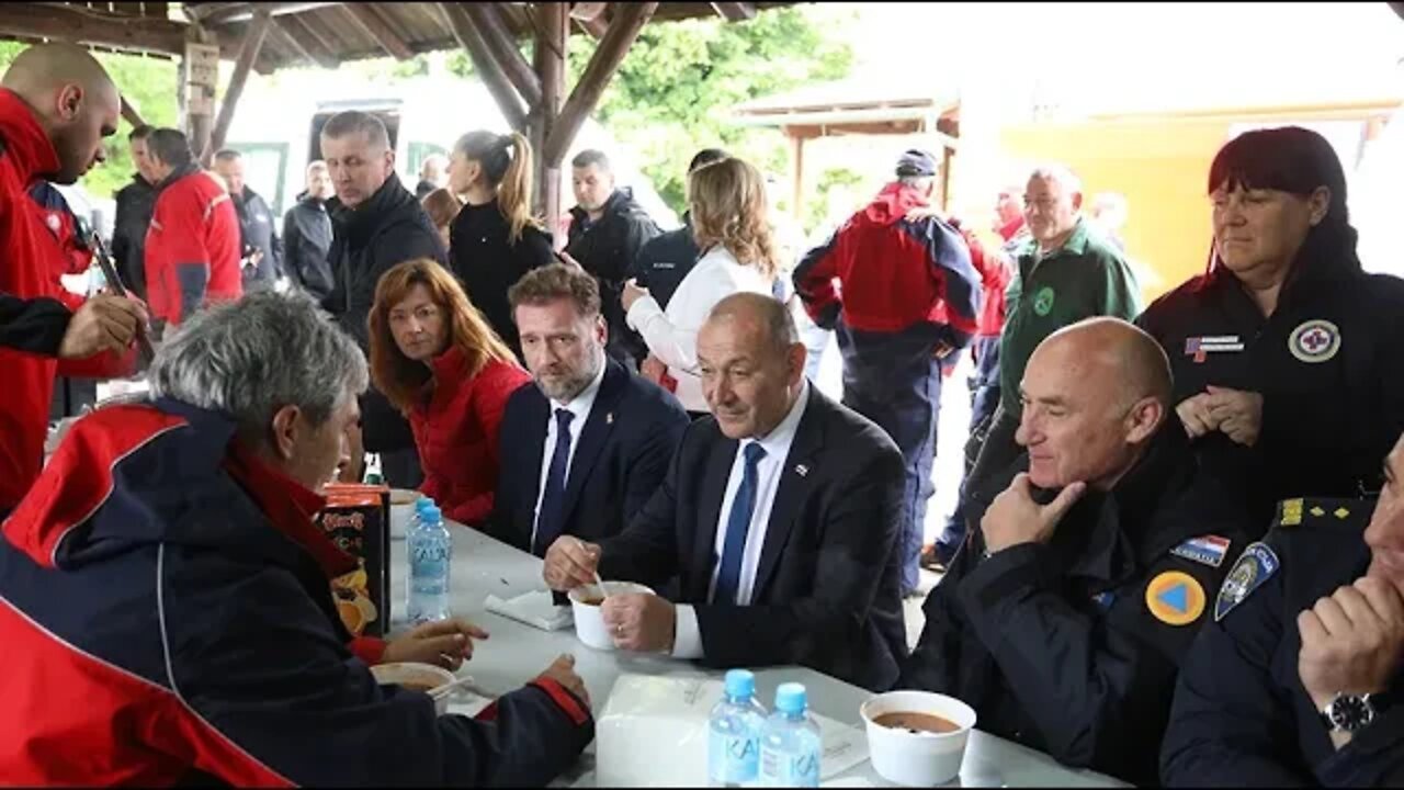 Medved i Banožić posjetili stožer HGSS-a i Civilne zaštite u Rakovici i počastili se grahom