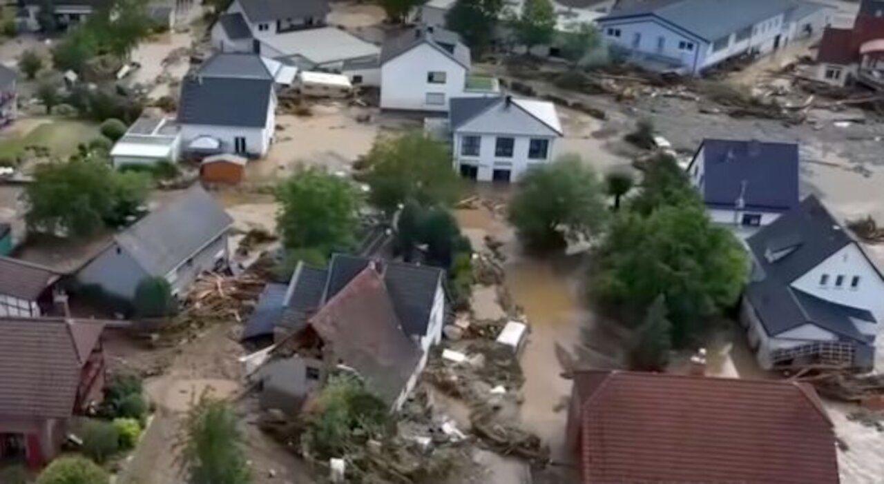 Western Europe floods: More than 125 dead, over 1,000 missing!