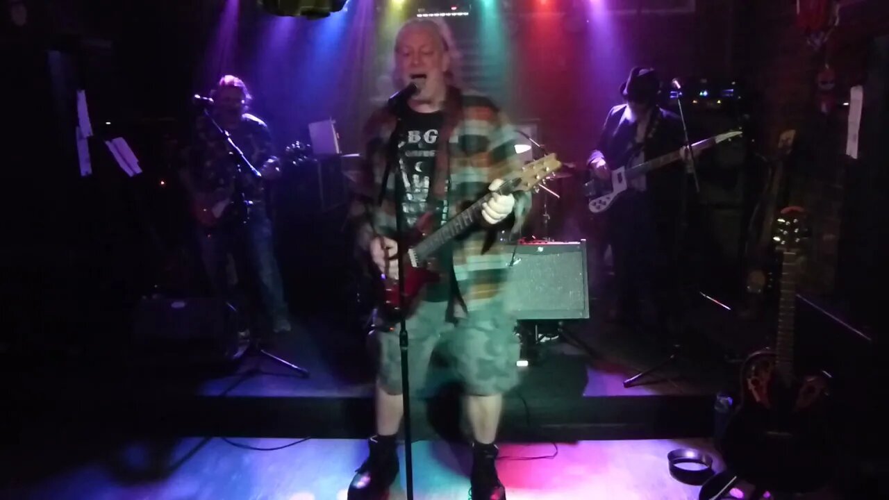 Flash Point covers Velvet Revolver's "Fall to Pieces" @ Winner's Circle Halloween Bash, Gastonia, NC