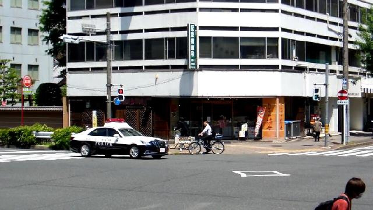 Ignoring New Bike Helmet Law in Japan