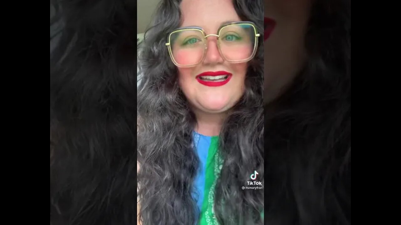 Woman Explains Her Towel Dilemma Because She’s “+Size” #shorts