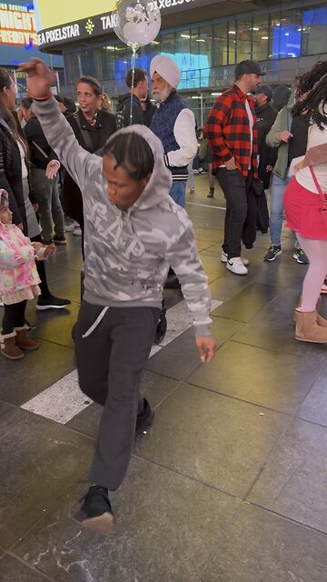 She started to dance🔥