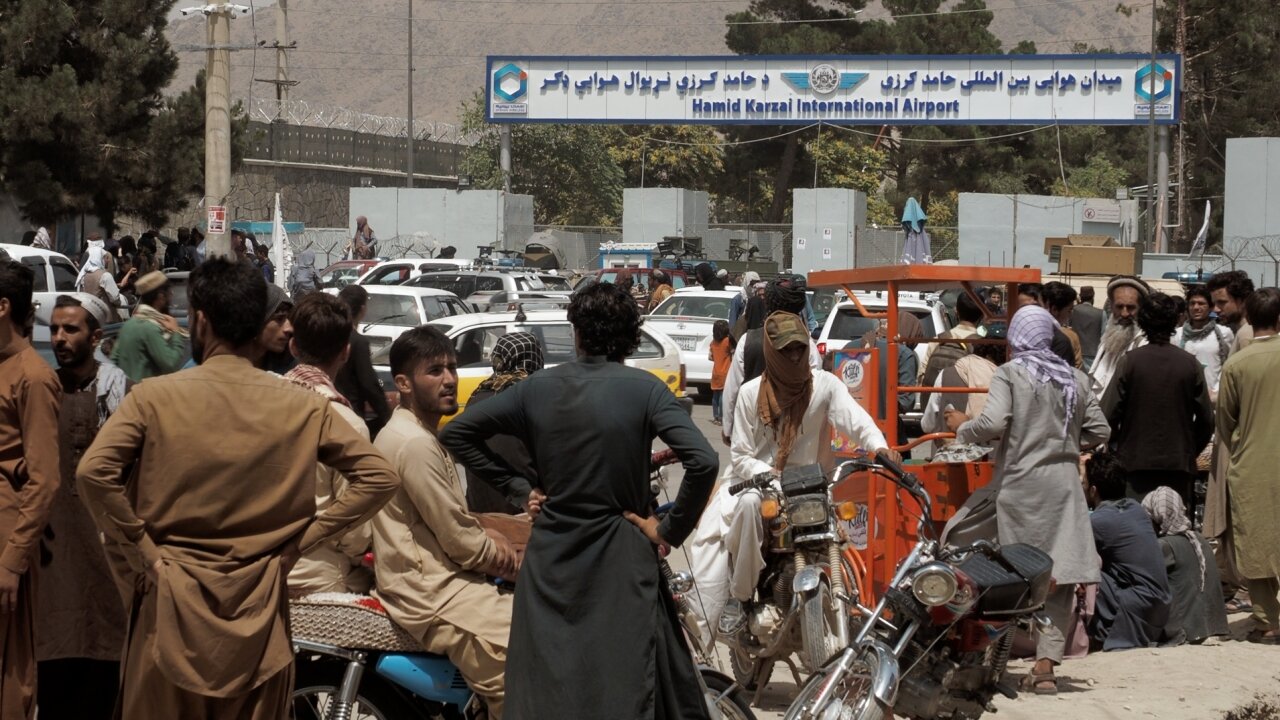 Photojournalist Describes Chaotic Journey From Kandahar To Kabul