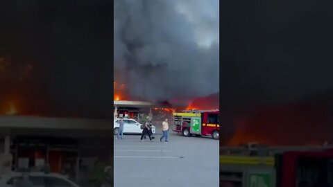 Russia bombs Mall with 1,000 people inside