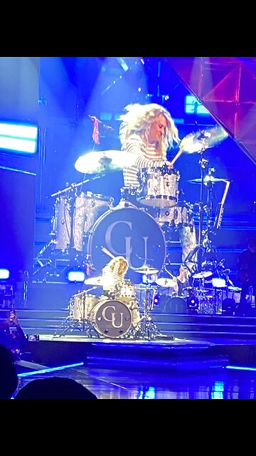 Carrie Underwood- Little Drummer Girl