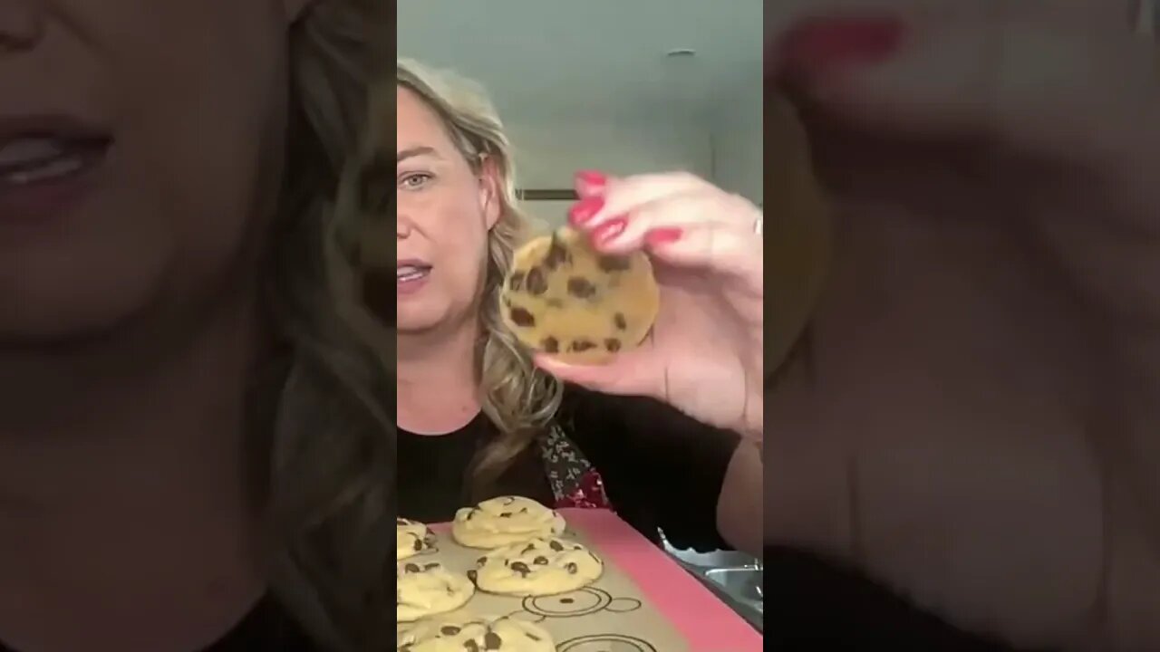 The BEST chocolate chip cookies