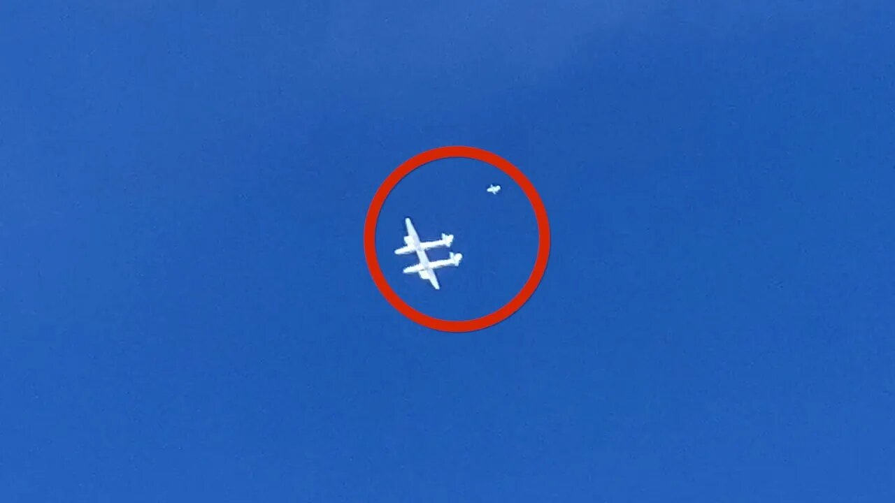 Stratolaunch Roc test flight as seen from the desert - Worlds largest airplane at 20,000 feet