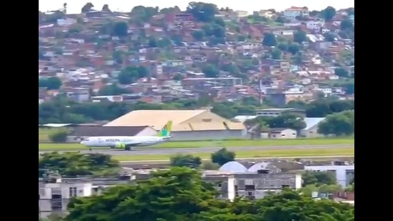 Boeing 737-400 PP-YBA pousa no Recife(19/05/2020)