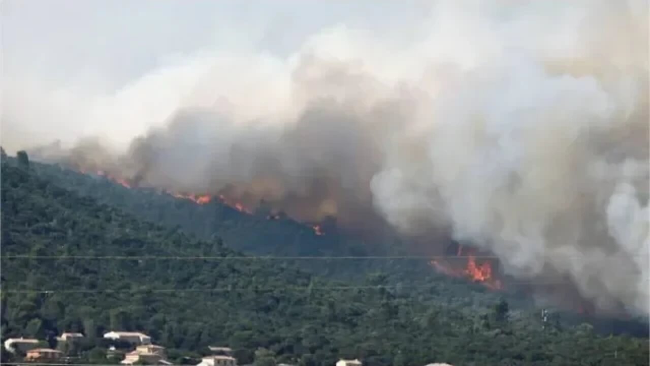 FRANÇA DESMATADORA? Incêndio no sul da França força retirada de 10.000 pessoas