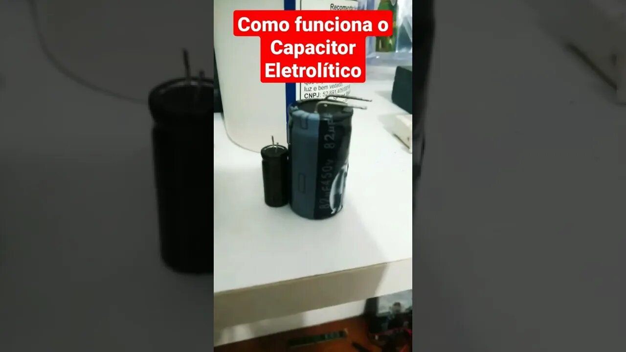 Veja como funciona um Capacitor Eletrolítico.