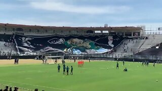 Bandeirão da Força Jovem em São Januário durante Treino Aberto