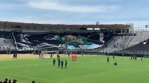Bandeirão da Força Jovem em São Januário durante Treino Aberto
