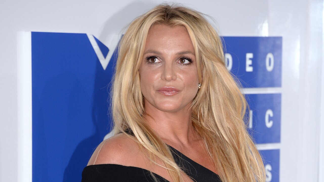 Celebrities PANIC, try to stop Britney Spears from EXPOSING Hollywood?