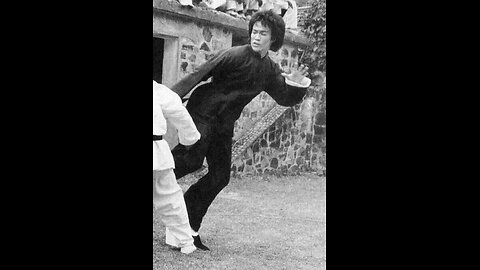 Cross kick Studio Films Bruce Lee Enter the Dragon