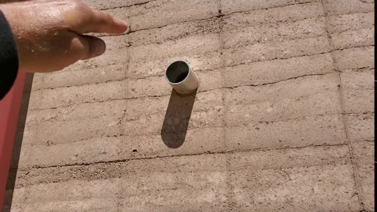 CONSTRUCTION MODERNA EN EL DESIERTO