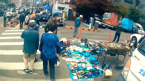 #Seoul #fleamarket #Korea Seoul Dong-myo,Shin-sul-dong fleamaket open