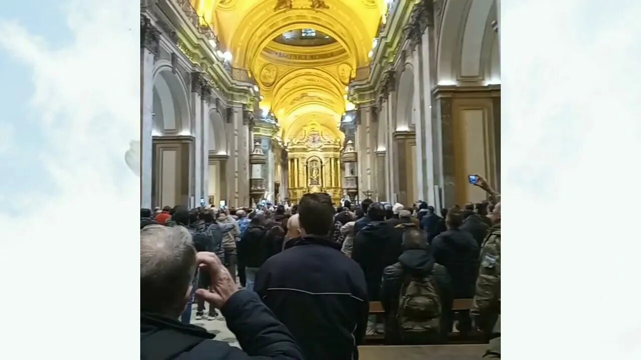 ¡Qué lindo que es el catolicismo! La Salve en latín en la Catedral Metropolitana de Buenos Aires