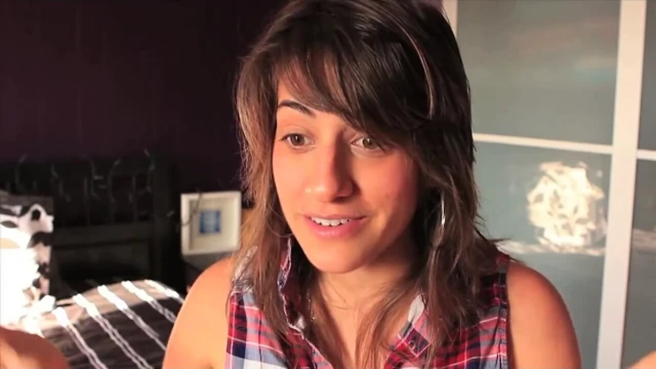 Lesbian Seduces Straight Girl!