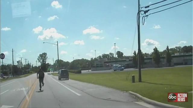 VIDEO: Sheriff's Office cruiser rolls away from Ohio traffic stop