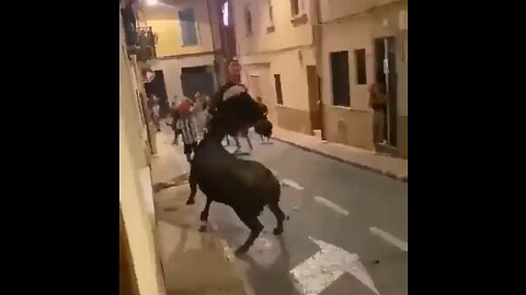 Running Of The Bulls Doesn’t Go Well For This Man