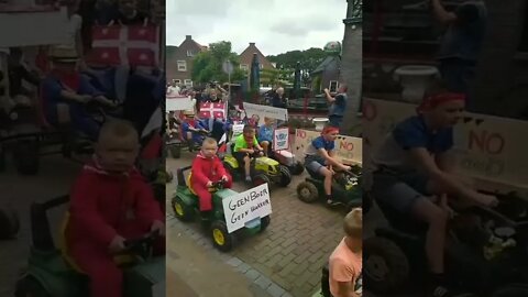 Dutch children showing their support for the farmers protests