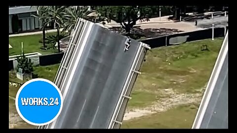 Man scales Florida drawbridge as onlookers watch the terrifying stunt |