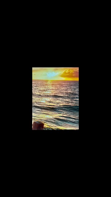 #sunrise #sunset #relax #relaxing waves #sun #water #serene #serenemeditation #serenemusic