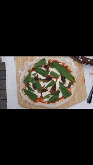 Morels and Ramp Pizza for my Birthday. Foraging mushrooms and Cooking Wild Food.