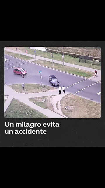 Peatones se salvan de ser arrollados por un par de vehículos