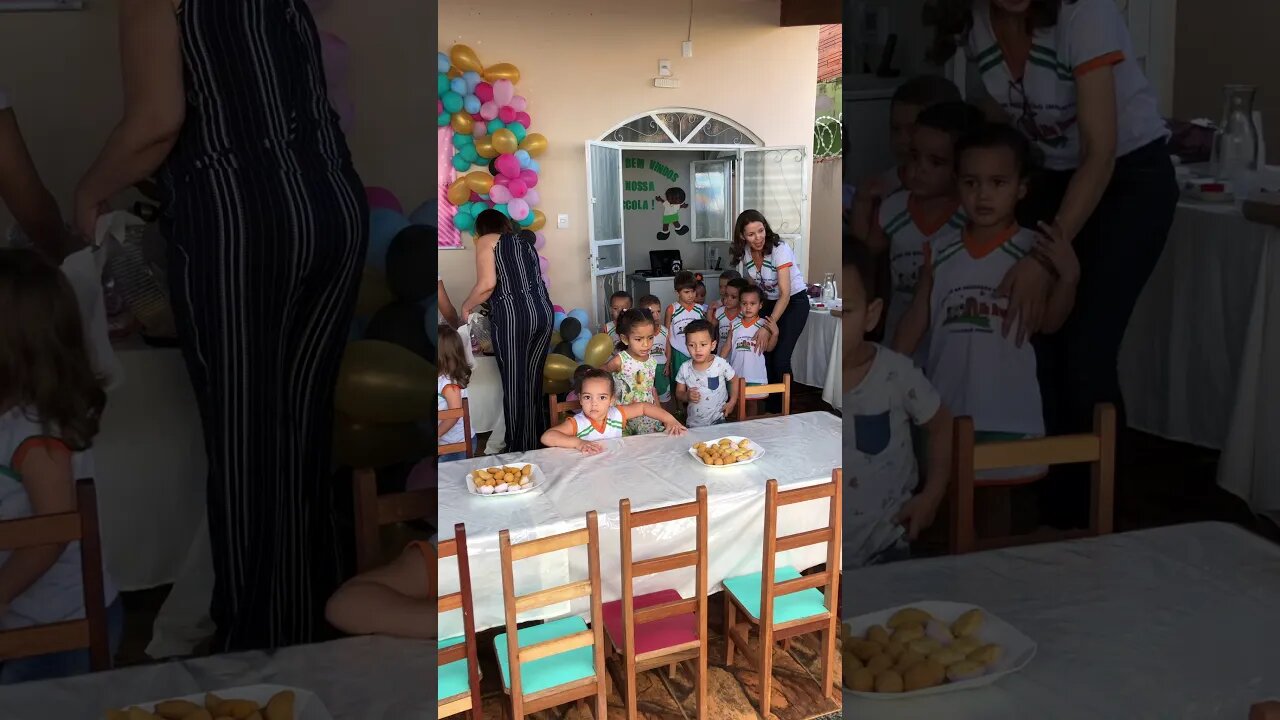 Chegando [ ANIVERSARIO NA ESCOLA ] com meus colegas , FIQUEI UM POUCO ASSUSTADA MAS AMEI VESTIDO LOL