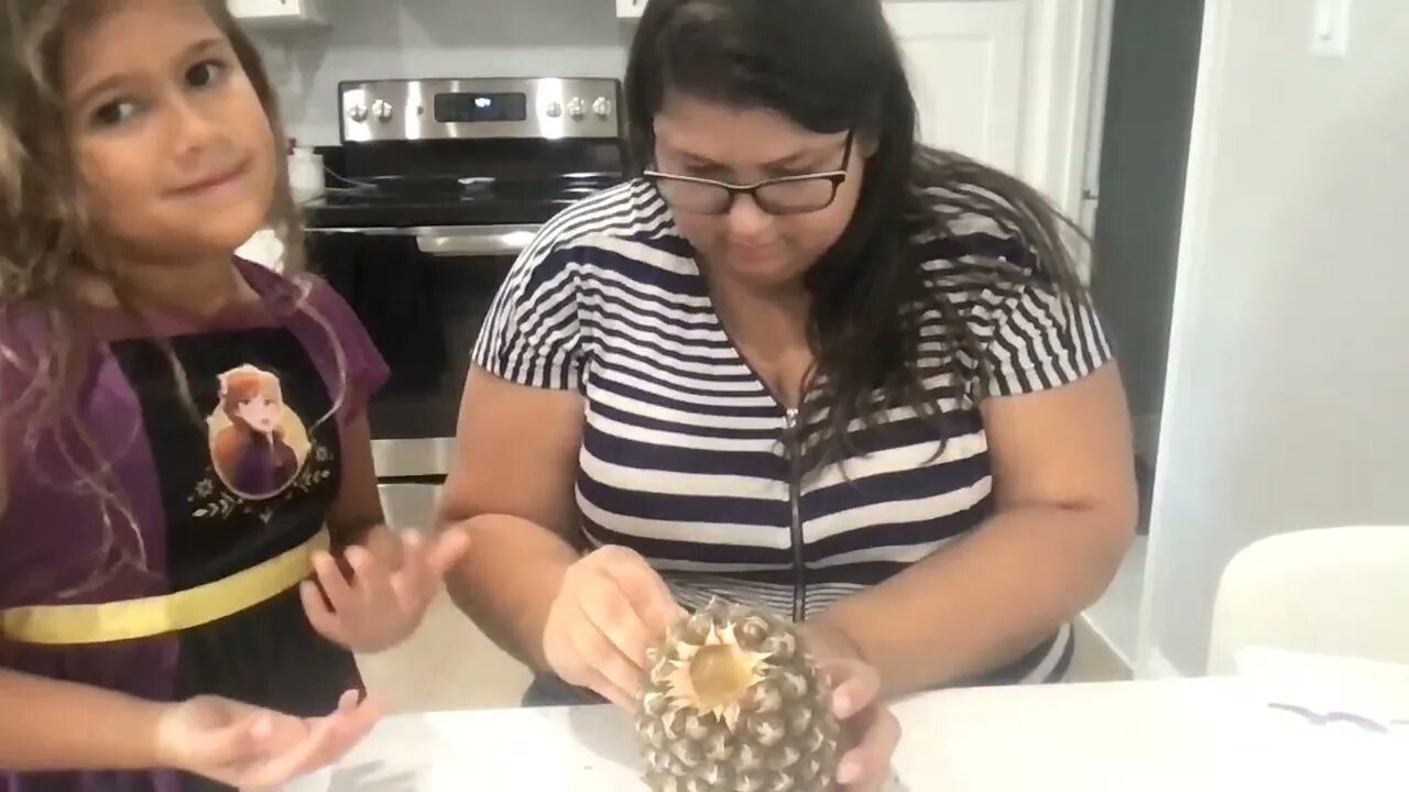Pineapple Challenge: Can Sophia and Angela Open a Pineapple WITHOUT a Knife?