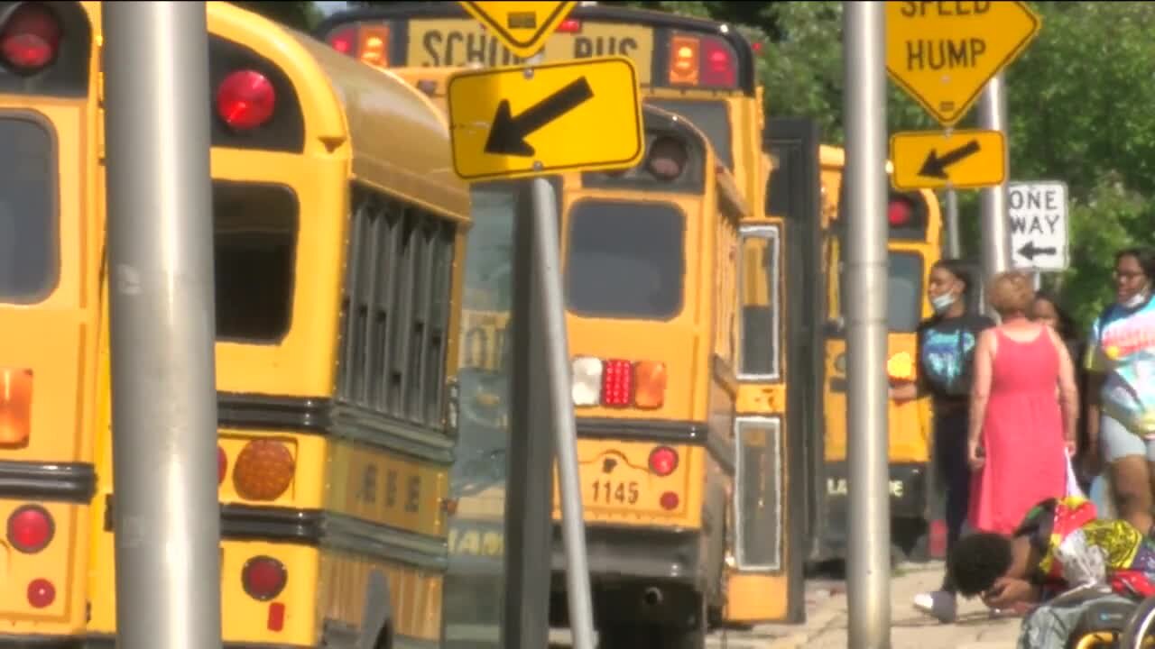 Milwaukee students forced to figure out alternatives as school buses cancel last minute