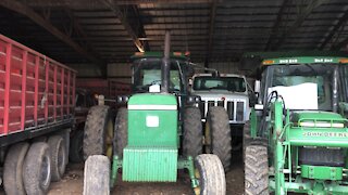 A quick look inside Barn John Deere 4840