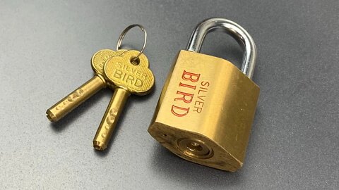 [888] Unusual “Silver Bird” Padlock — A Toolmaker’s Challenge