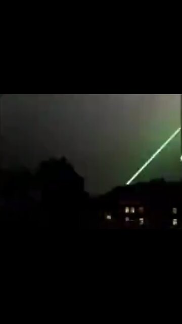 Mysterious green laser spotted in Texas during a storm