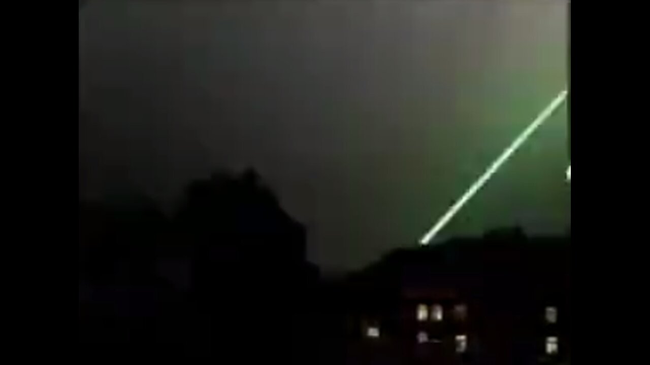 Mysterious green laser spotted in Texas during a storm