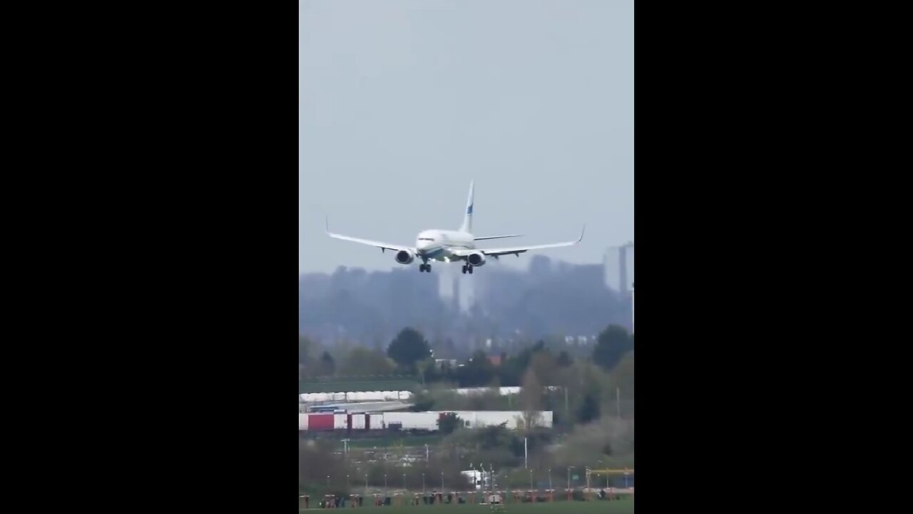 Pilot Lands B737 in Crosswinds