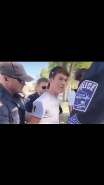 Young man arrested for sharing the Bible on a public sidewalk