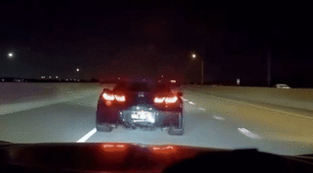 C7 Corvette enters ghost mode running from the police