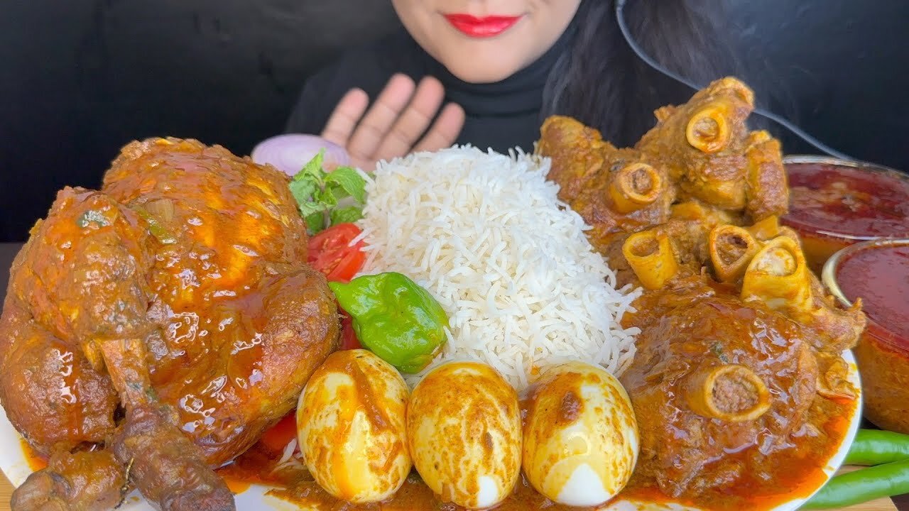 ASMR EATING SPICY NOODLES WITH EGGS,BARBECUE CHICKEN LEG PIECE,CHICKEN AND EGG BUNS