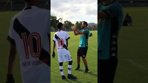 Nenê cobrando faltas com o Luva de Pedreiro
