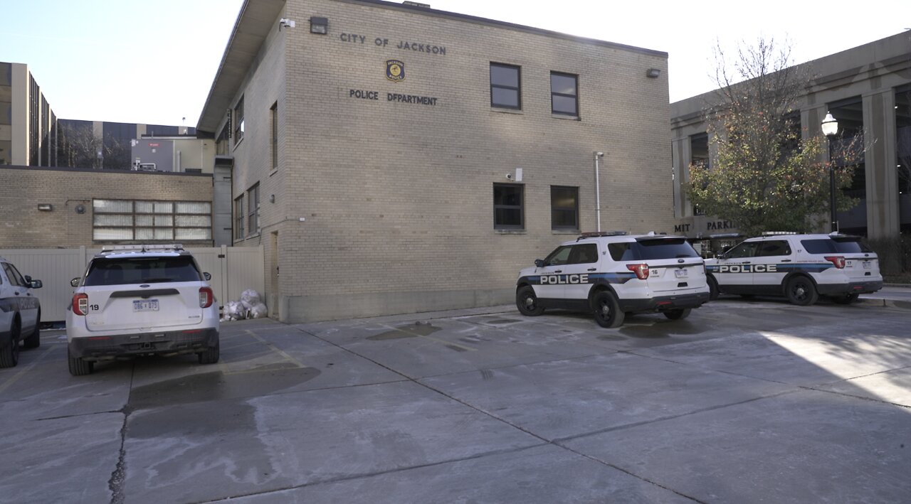 If you're heading out for the holidays for an extended period, Jackson police can watch your house for you