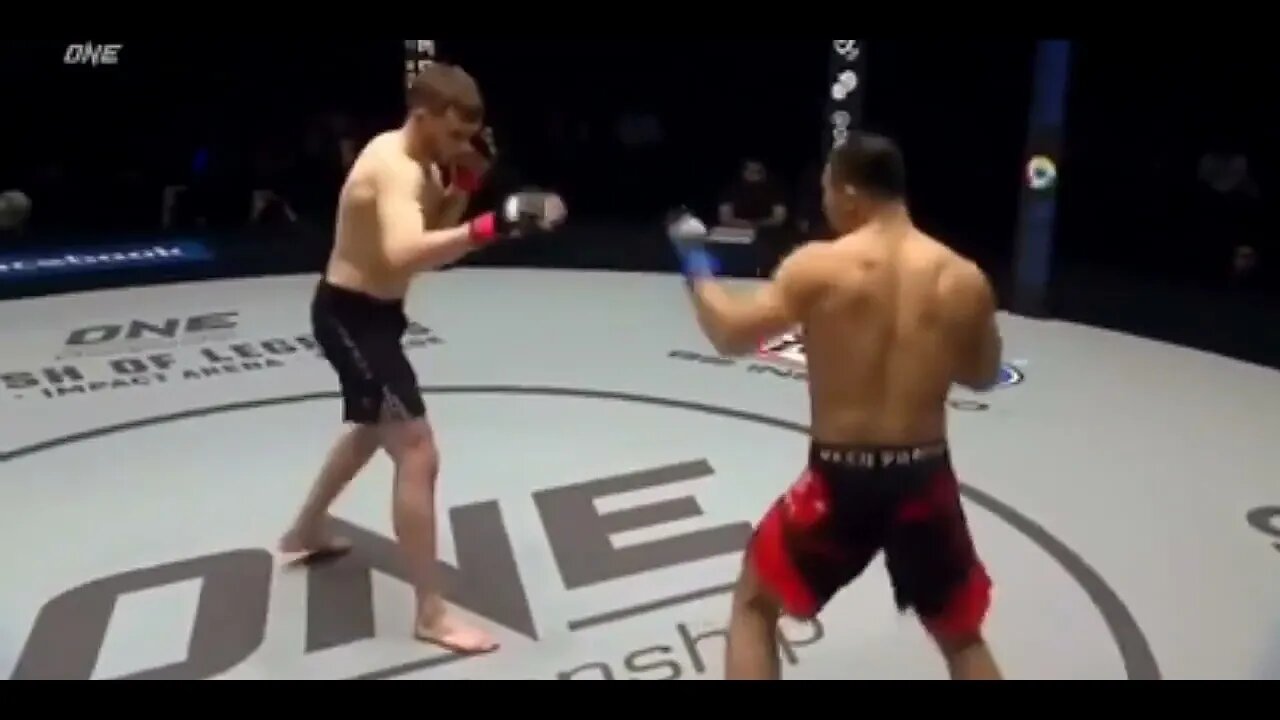 MMA = SEE WHAT HAPPENS DURING THE VIDEO = Léo Sócrates