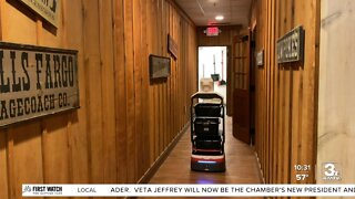 Take Time to Smile: Robot helps bus tables at Omaha restaurant