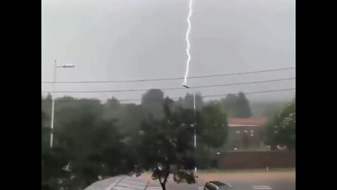 AMAZING SEVERAL LIGHTNING FALLS IN THE SAME PLACE