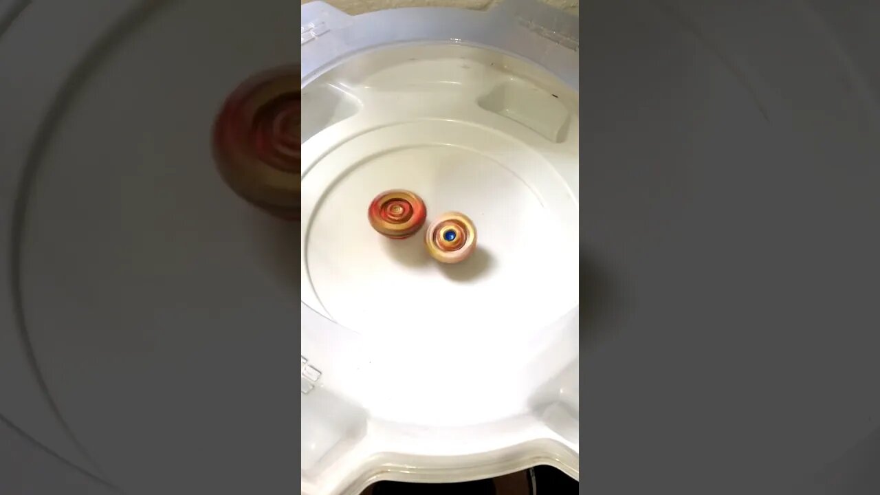 BATALHA DE GERAÇÕES 🔥 (batalha de beyblade) #beyblade #beybladeburst #batalhadebeyblade