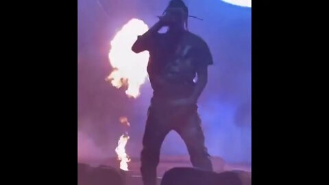 #TravisScott had the crowd lit for night 2 of his London event🔥 #shorts #viral