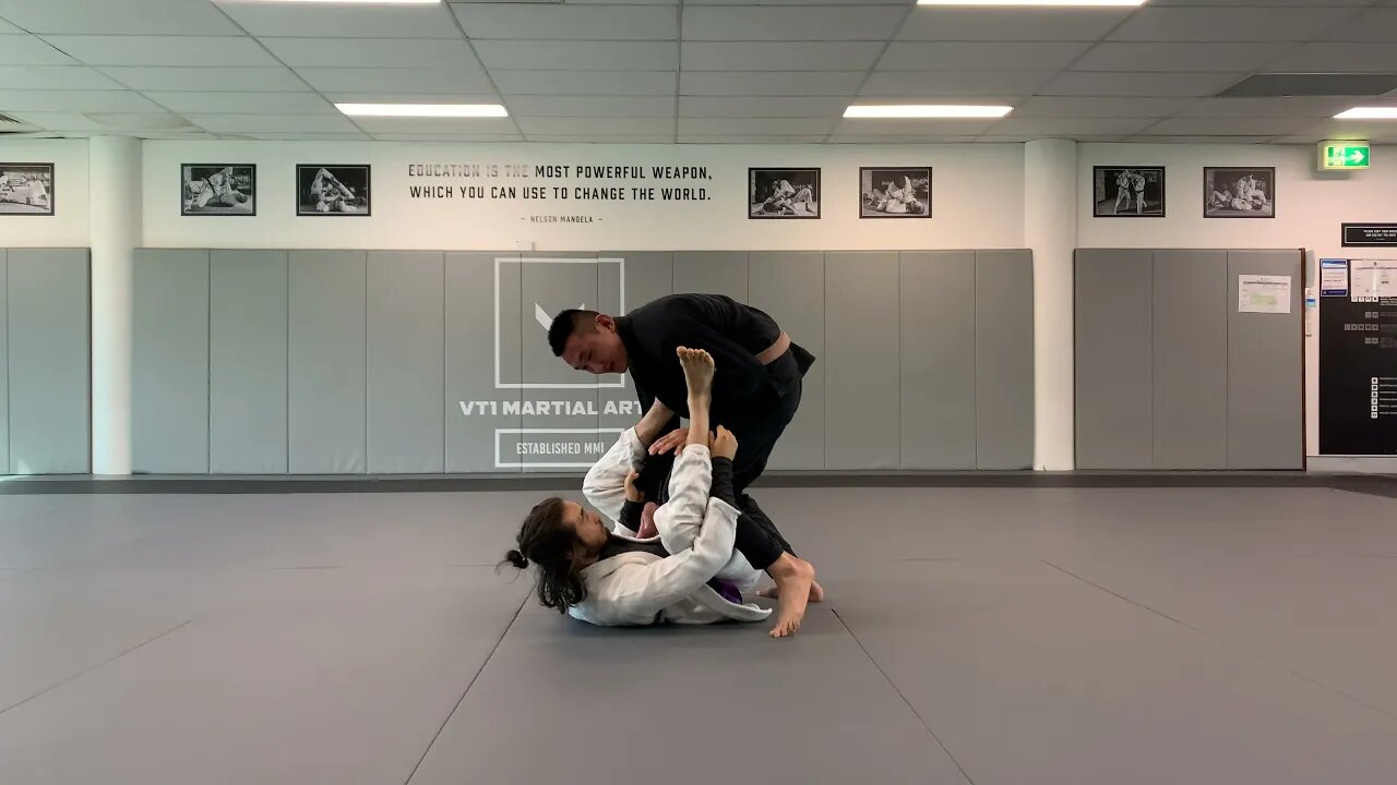 Jiu Jitsu - Passing the Lasso / Spider Guard with Knee Cut Pt.1