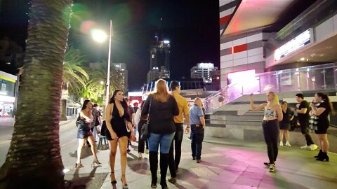 Walking on Orchid Avenue in Surfers Paradise | Gold Coast - Australia